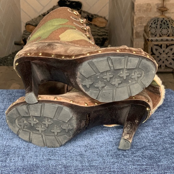 MICHAEL KORS CAMO DUCKBOOT HEELED BOOTIE - Picture 6 of 6